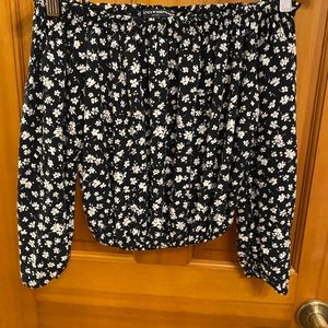 Brandy Melville off the shoulder top